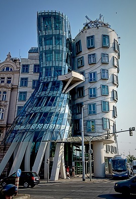 Dancing house.jpg